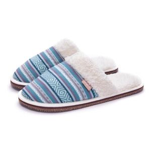 Brand New, Never Worn, Feel Goodz Slippers, Women’s Size 7-8, Perfect Condition